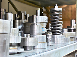 五金沖壓模具多少錢？外發(fā)加工價(jià)格_24小時(shí)報(bào)價(jià)