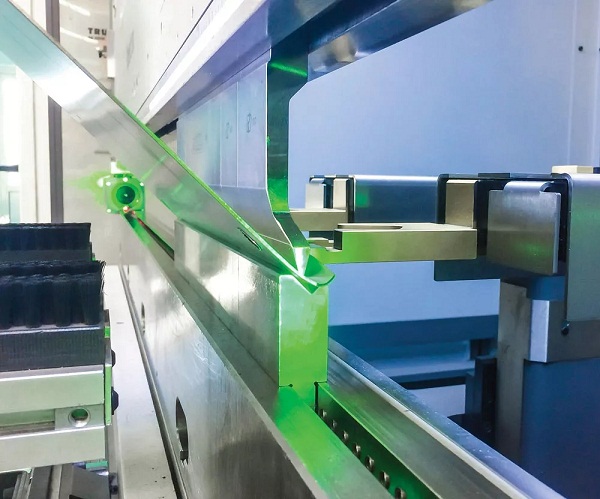 凸度系統(tǒng)或撓度補償有助于彎曲長度超過 40 到 60 英寸的零件。對于較短的彎曲長度，撓度可能不顯著