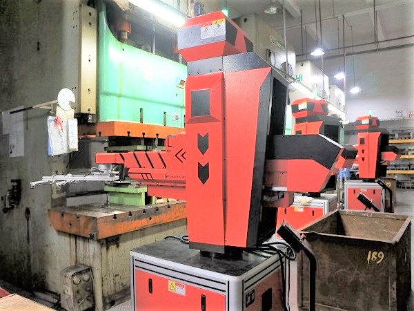 如何去除精密加工五金沖壓件上的毛刺？