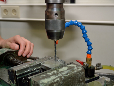 佛山五金沖壓模具廠，教你使用臺鉆